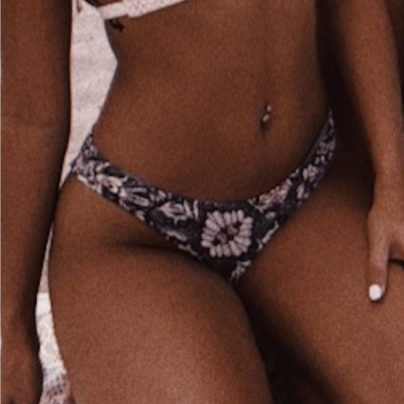 Cheeky bikini bottoms - Picture 3 of 3